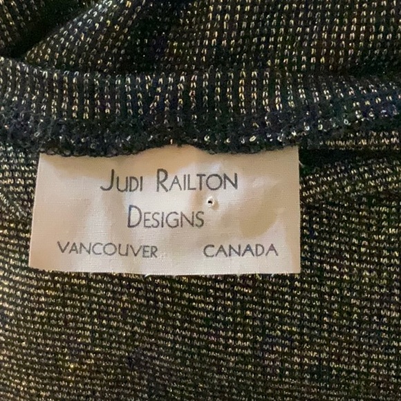 Black + Gold Sleeveless Top - Picture 9 of 10